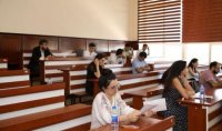 DİM xarici dil üzrə fəlsəfə doktoru imtahanı keçirdi