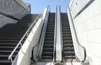 Bakıda eskalator qırıldı - Yaralılar var