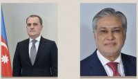Ceyhun Bayramov pakistanlı həmkarı ilə danışdı
