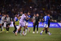 23 futbolçu qırmızı vərəqə aldı - Dramatik final