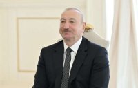 İlham Əliyev paraqvaylı həmkarını təbrik etdi